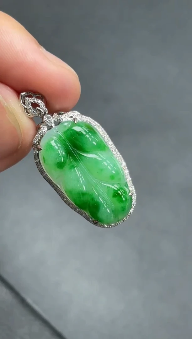 18K金镶嵌挂件翡翠叶子