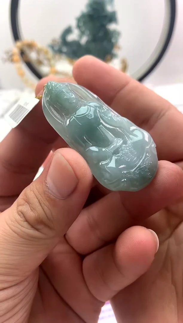 翡翠未镶嵌颈饰素衣观音