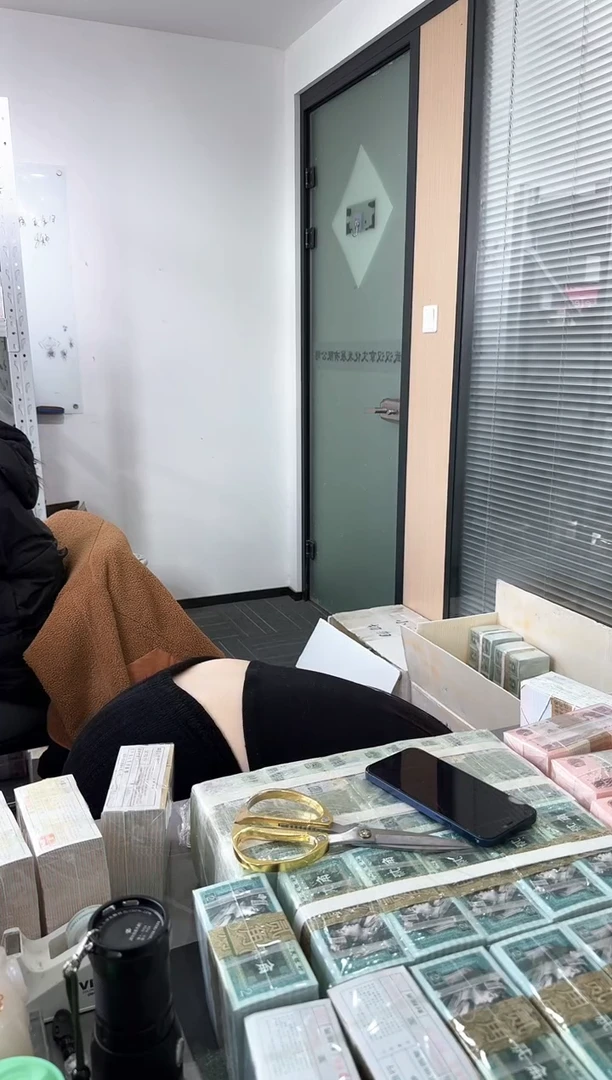 整刀百张连号 银行保真鉴定 01 黄金甲 无4 绿腰带