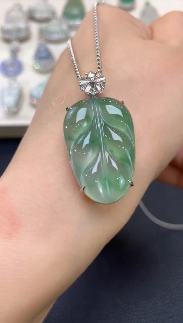 翡翠18K金镶嵌吊坠(不含链)b107