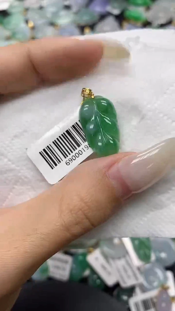 颈饰18K金镶嵌翡翠11111111111