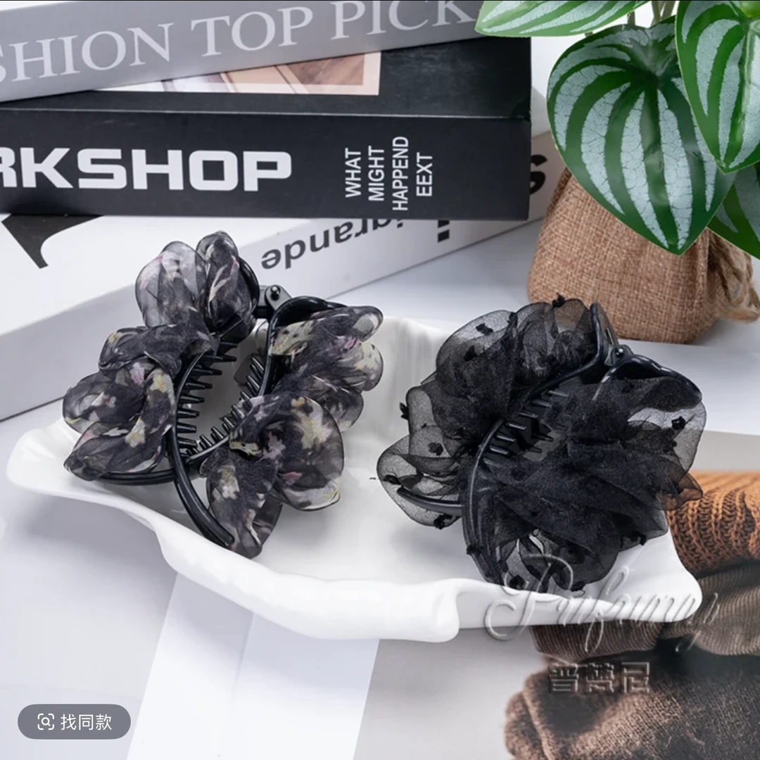 强饰 2025夏季新款褶皱款气质百搭网纱款简约优雅丸子抓夹