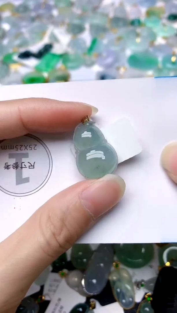 颈饰18K金镶嵌翡翠天然A货翡翠