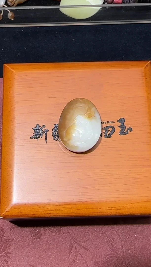 吊坠(不含链)未镶嵌和田玉且末糖白微色差吊坠