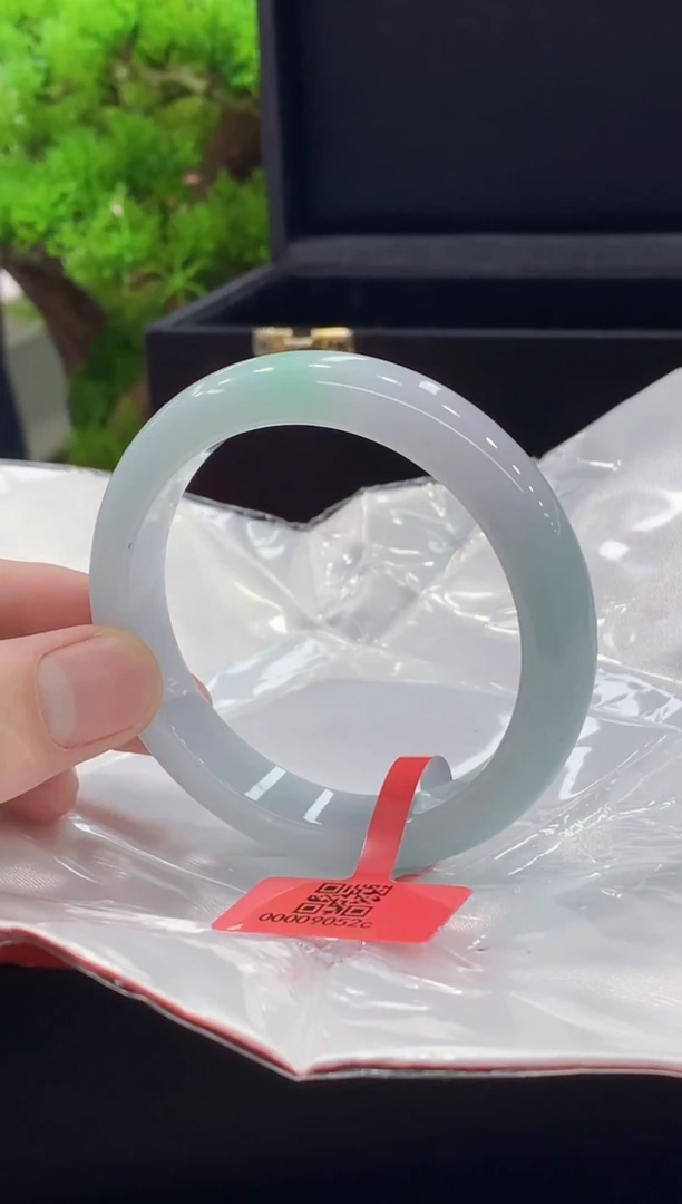 翡翠手镯未镶嵌手镯