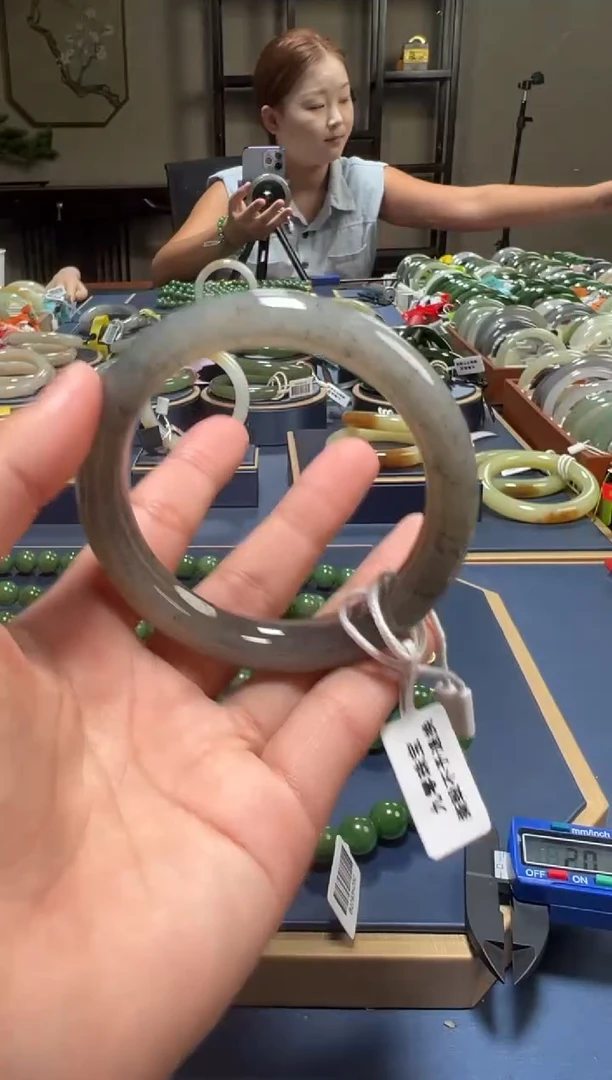 未镶嵌手镯和田玉A0046-56