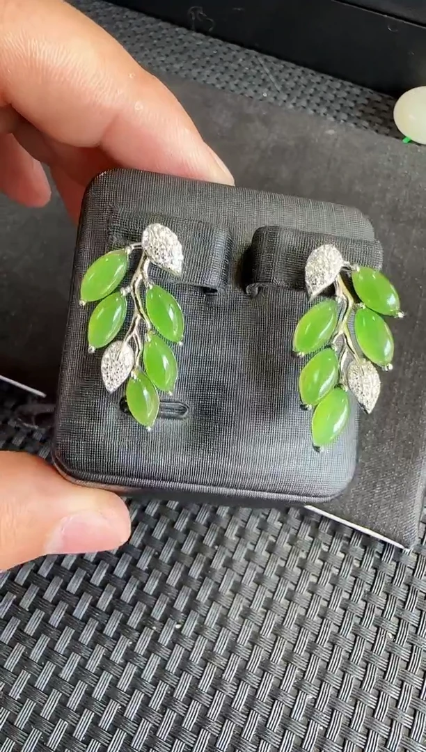 【闪购商品】和田玉耳钉银S925镶嵌碧玉叶子耳钉多样性发一