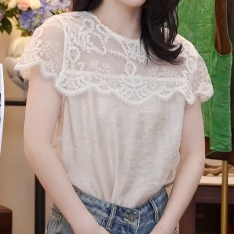 2025夏季新款简约重工镂空拼接后排扣短袖上衣LK2504739