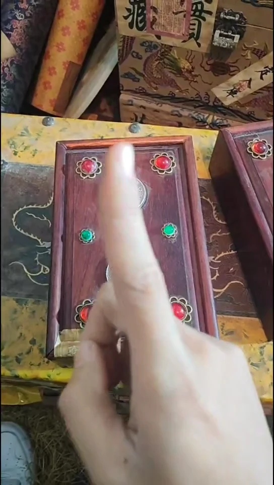 香榧木开封两圆盒子