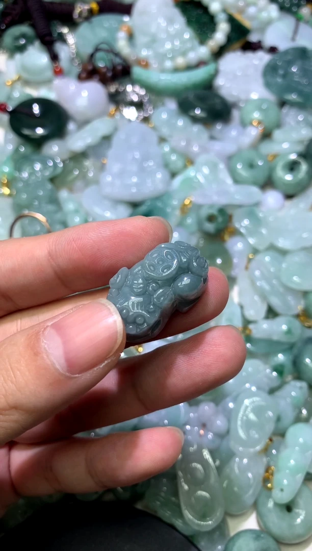 颈饰未镶嵌翡翠1