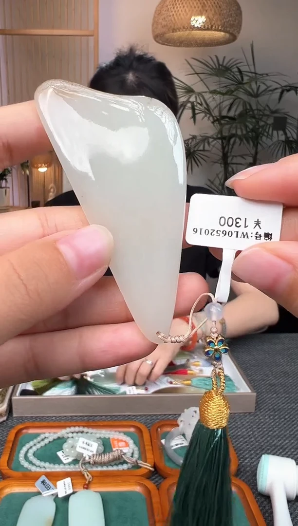 和田玉未镶嵌颈饰刮板 WL