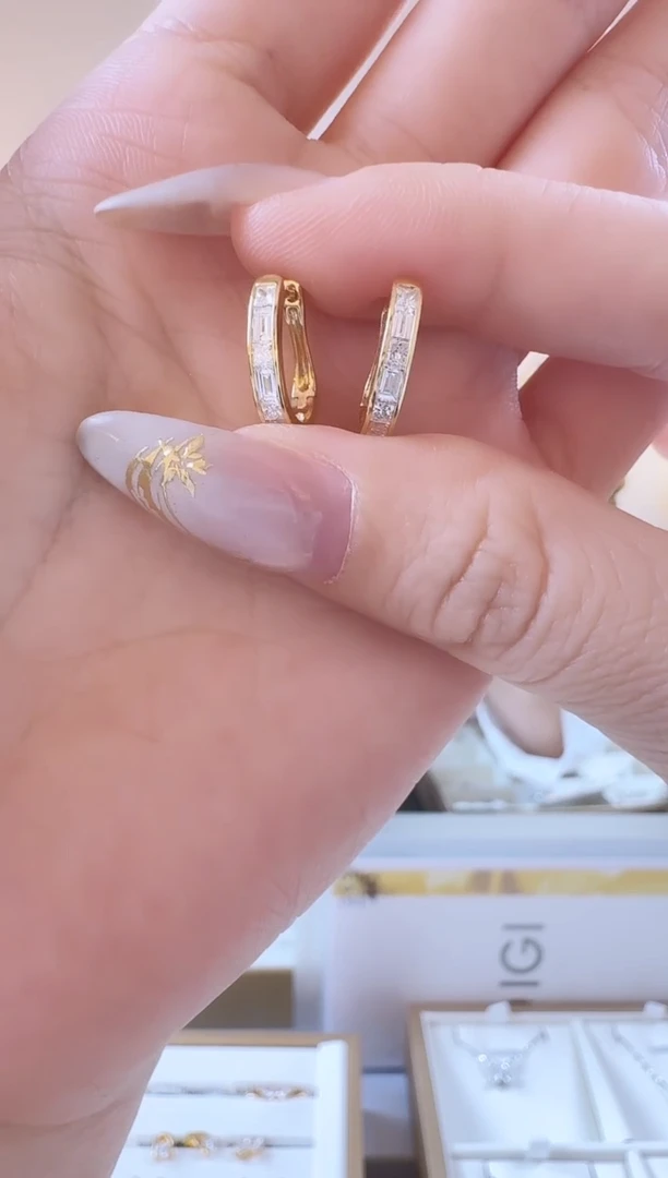 18K金镶嵌耳饰实验室培育钻石耳扣