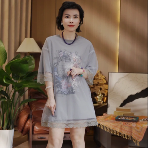 新款精工薄纱立体花女装T恤S29YS735683