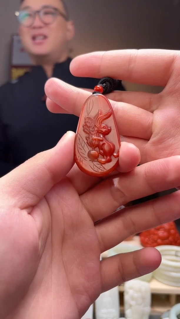 颈饰未镶嵌南红玛瑙吊坠