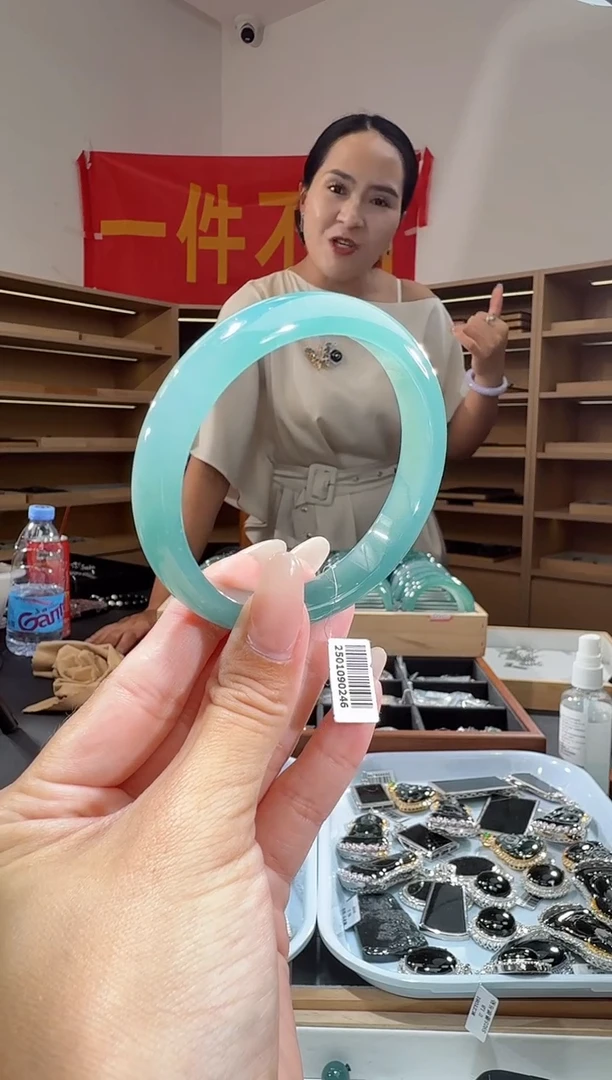 未镶嵌手镯翡翠60圈