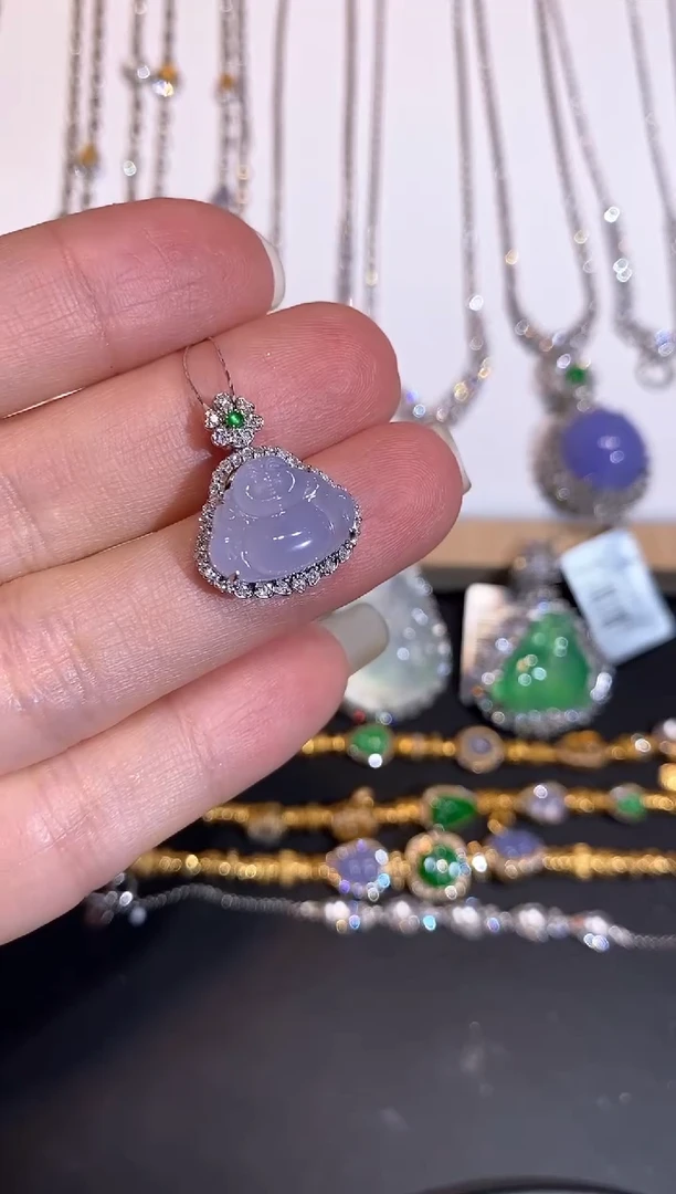 颈饰18K金镶嵌翡翠吊坠