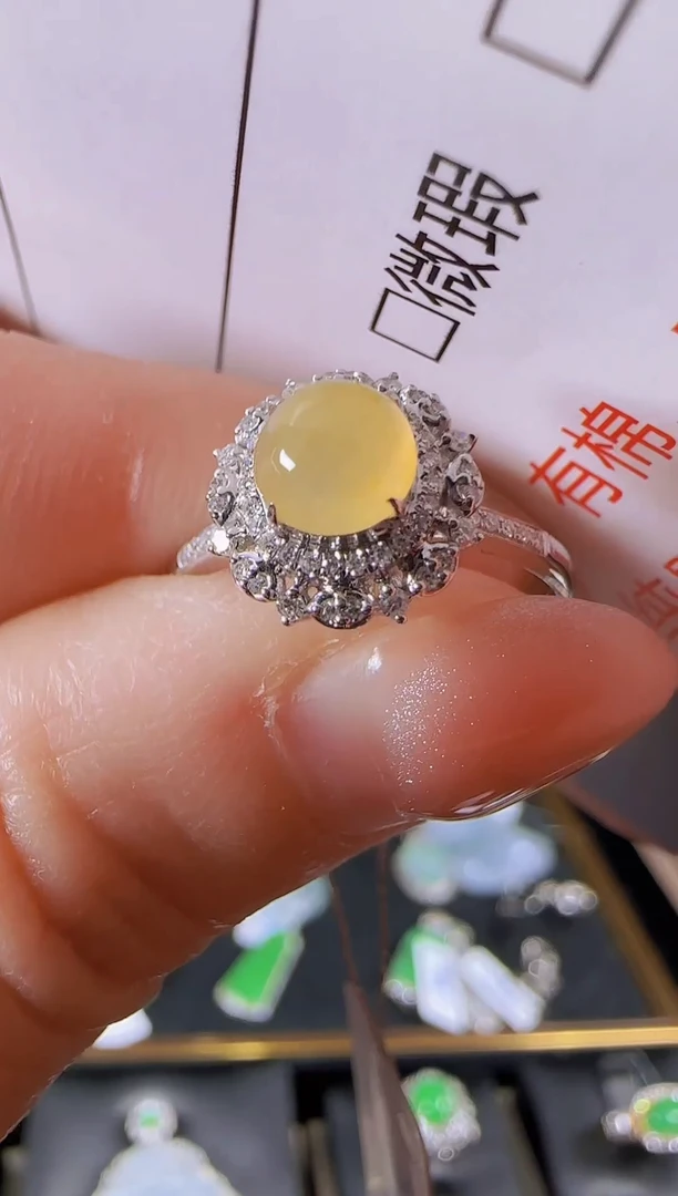 【闪购商品】翡翠戒指18K金镶嵌冰黄翡蛋面