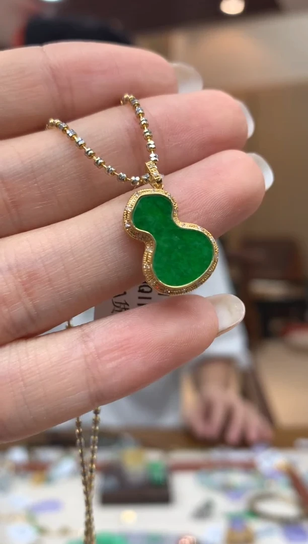 吊坠(不含链)18K金镶嵌翡翠葫芦