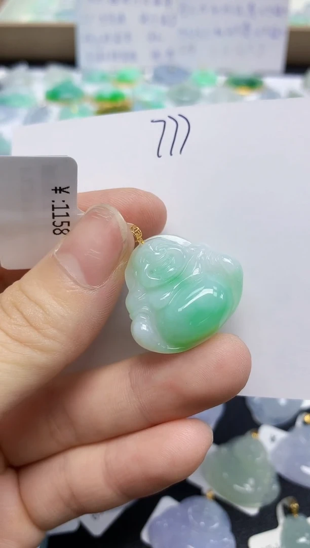翡翠18K金镶嵌颈饰天然缅甸翡翠A货