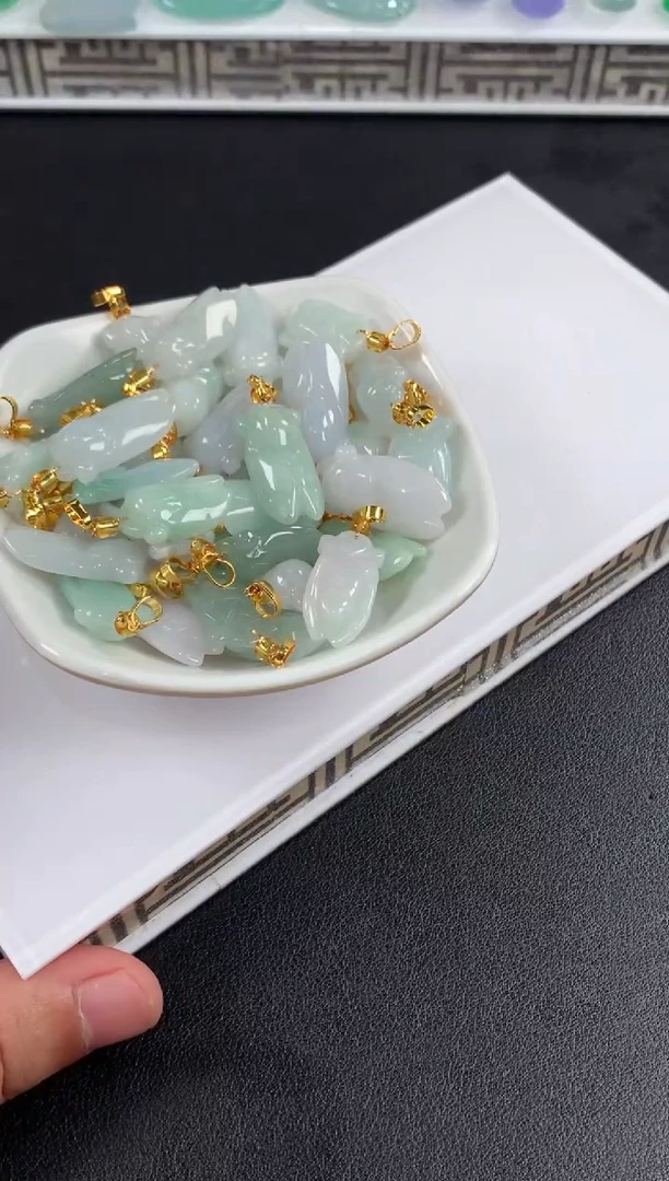 未镶嵌挂件翡翠人*多样性发一件