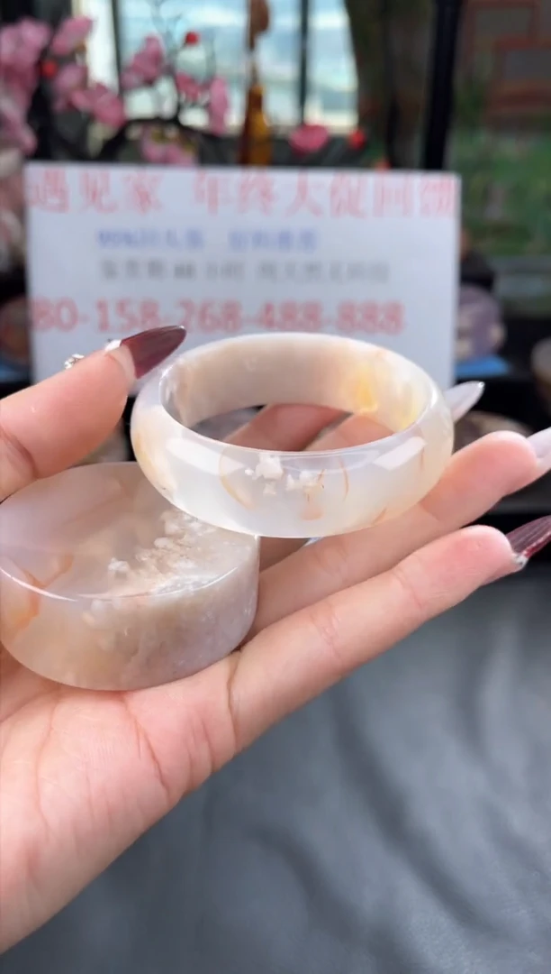 【闪购商品】石英质玉手镯未镶嵌52