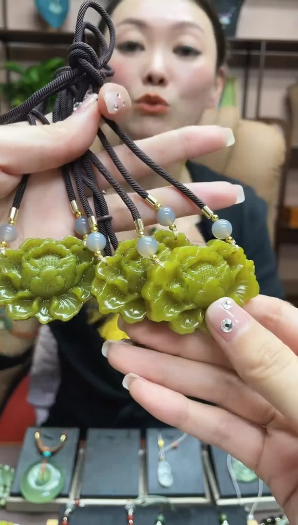 【闪购商品】蛇纹石玉吊坠未镶嵌多样性发货 其中发一