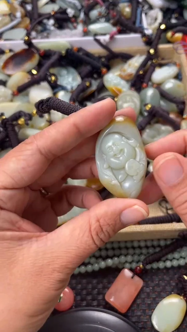 【闪购商品】和田玉颈饰未镶嵌多样性发货没有证书拍一发一有瑕