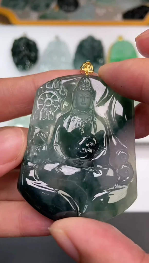 18K金镶嵌挂件翡翠373810     多人