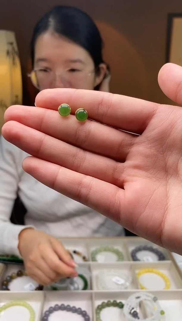 未镶嵌和田玉耳钉多样性发一无证书