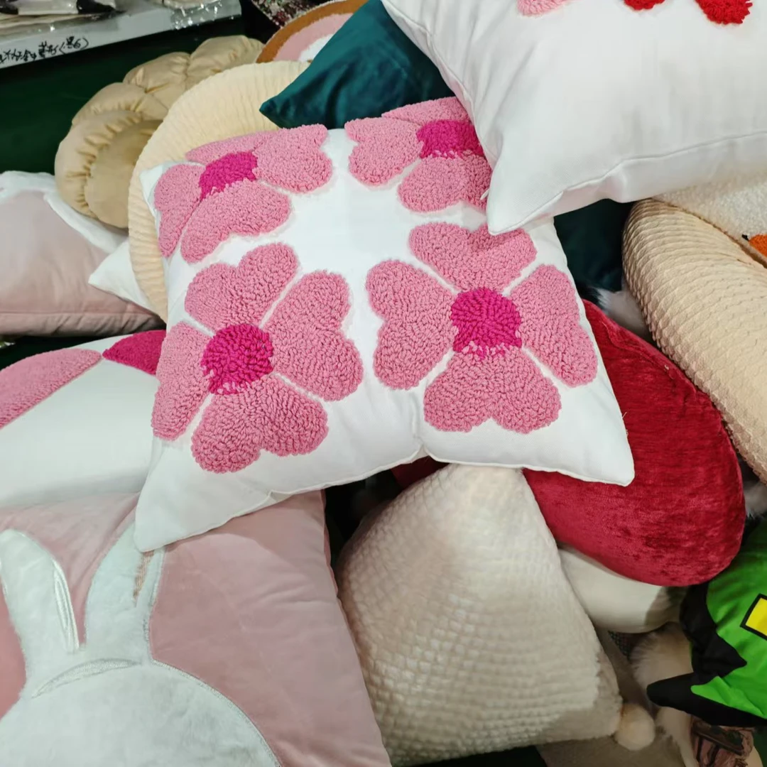 6海棠ins风圣诞抱枕客厅沙发靠垫客厅汽车腰枕圈绒刺绣靠枕抱枕套