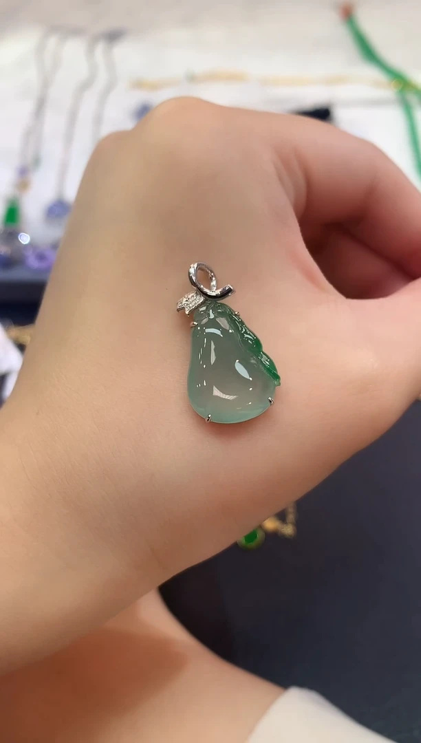 颈饰18K金镶嵌翡翠94-吊坠