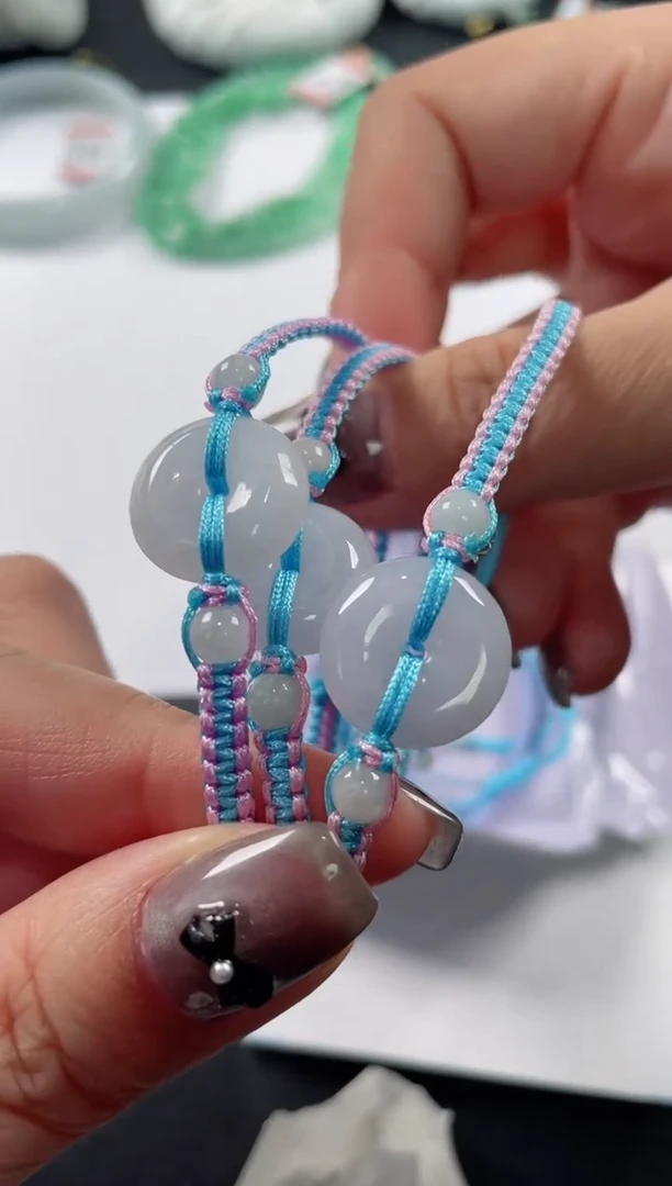 颈饰未镶嵌翡翠（多样性发一件）