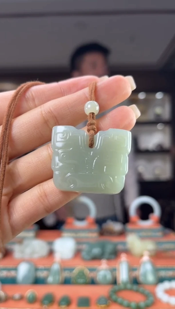 颈饰未镶嵌和田玉佩佩