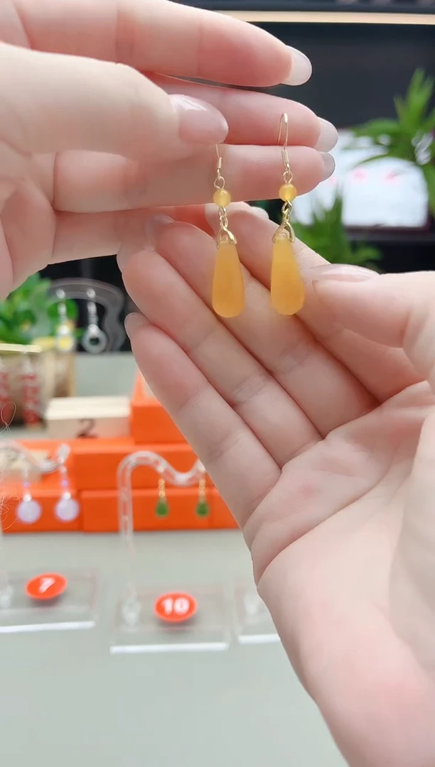 未镶嵌耳钉玛瑙/玉髓黄水滴耳饰
