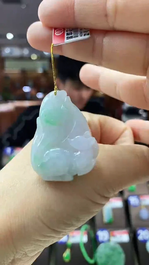 颈饰未镶嵌翡翠九尾狐