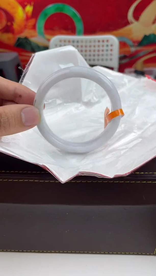 【闪购商品】翡翠手镯未镶嵌9翡翠手镯（微瑕）