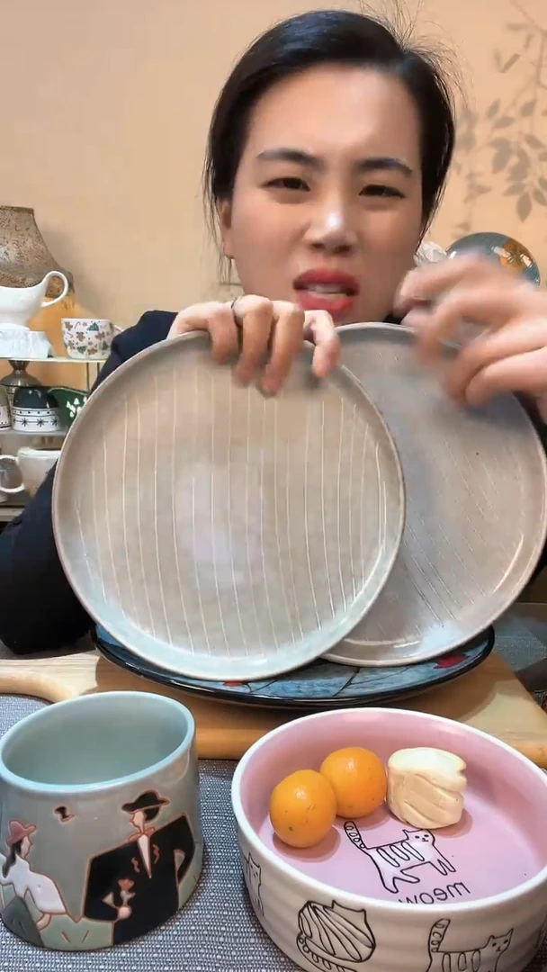 【闪购商品】瓷片2个8英寸复古盘 微瑕介意勿拍