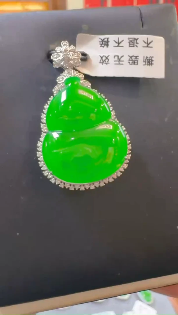 吊坠(赠链)18K金镶嵌翡翠天然A货翡翠