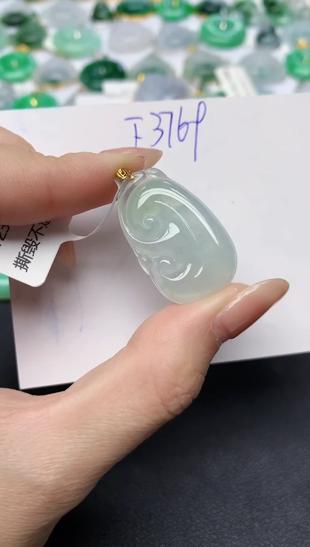 颈饰18K金镶嵌翡翠 天然缅甸A货翡翠百元以上9元证书费自理