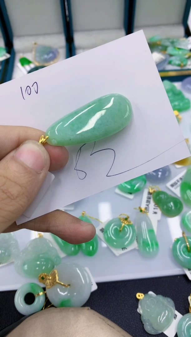 颈饰未镶嵌翡翠111111111111
