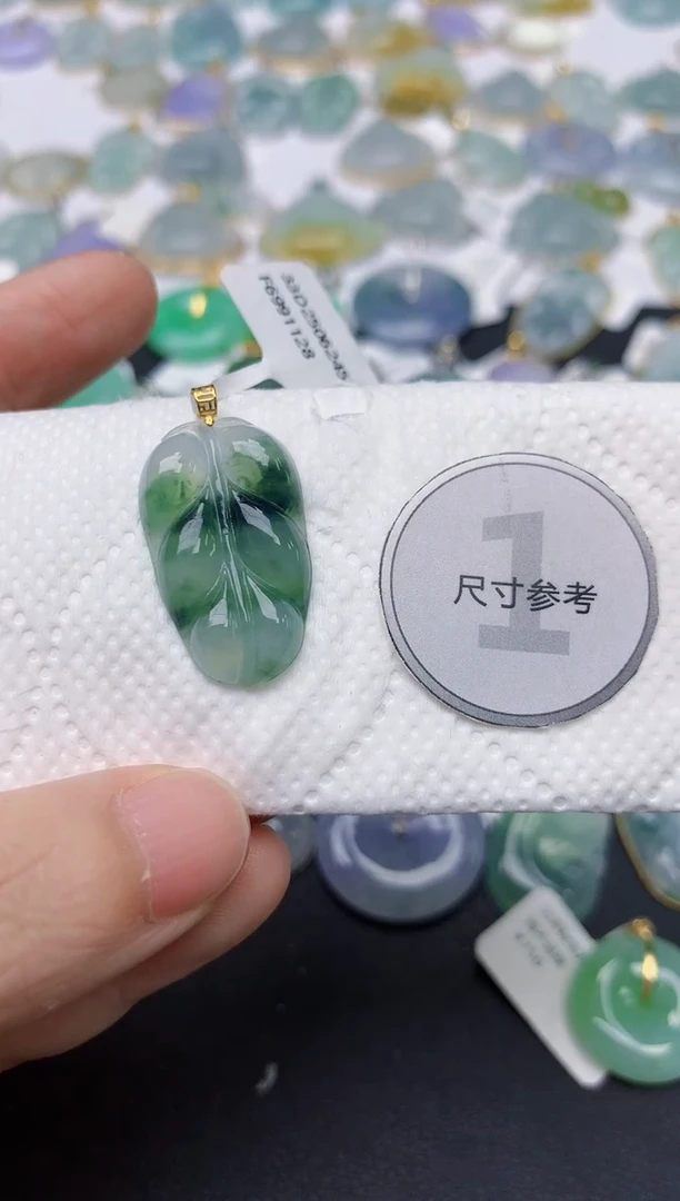 翡翠18K金镶嵌颈饰天然缅甸A货翡