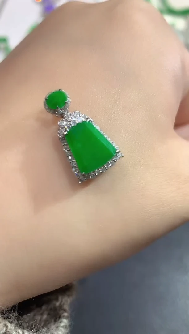 颈饰18K金镶嵌翡翠57-吊坠（小精品）