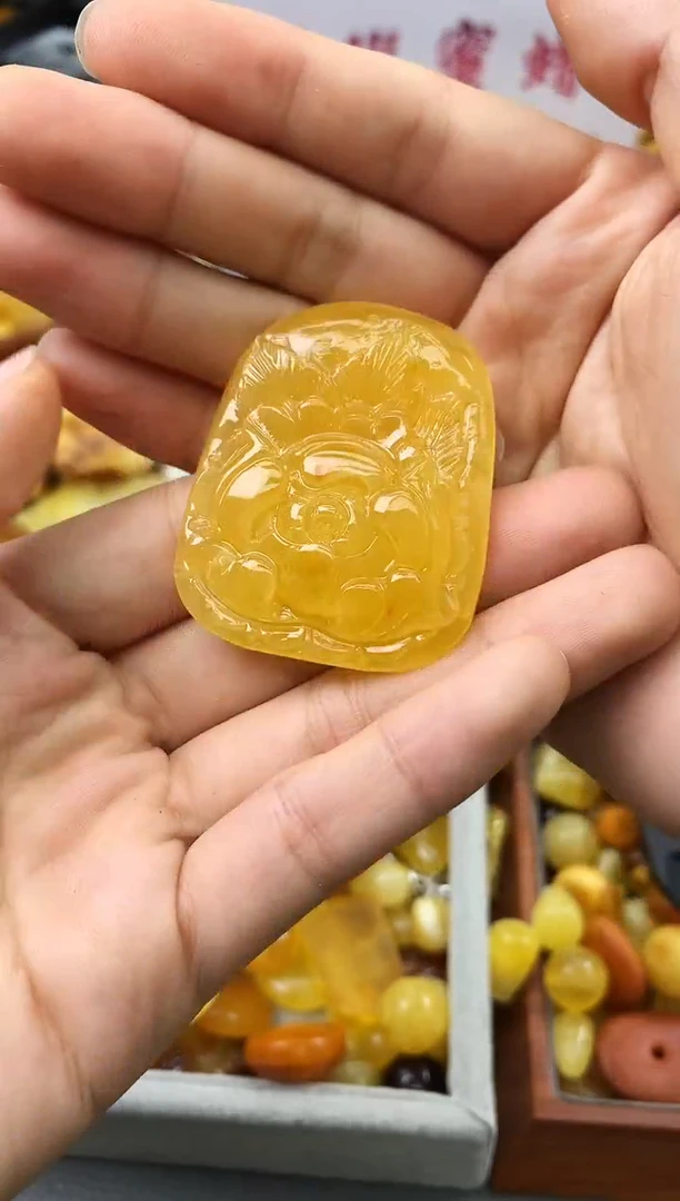 未镶嵌琥珀珠宝奇石129