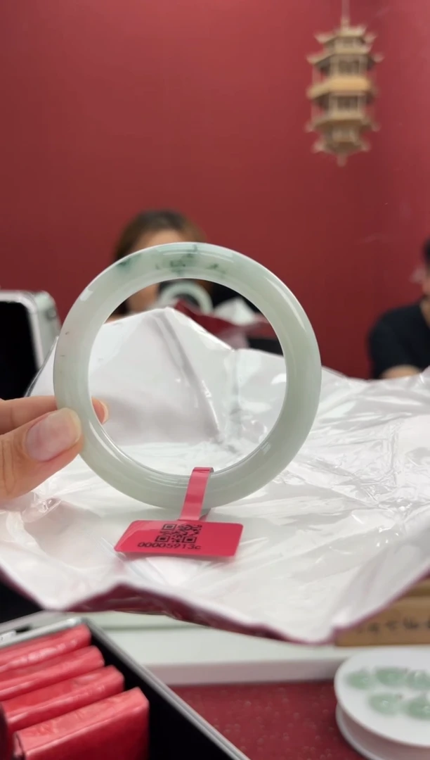 翡翠手镯（圆镯）未镶嵌33手镯