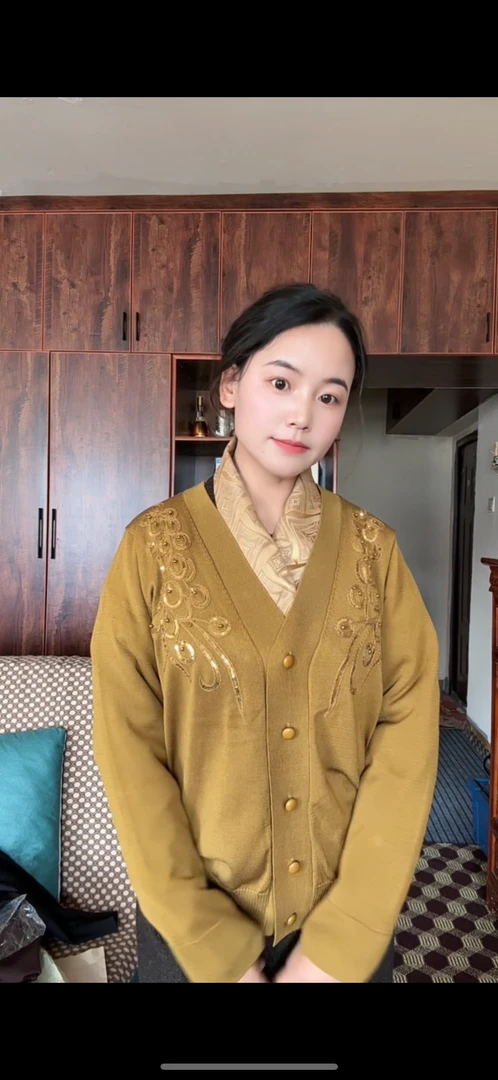 卓玛精选服装拉萨发货2025春夏新款冰丝针织开衫短款上衣毛衫外套