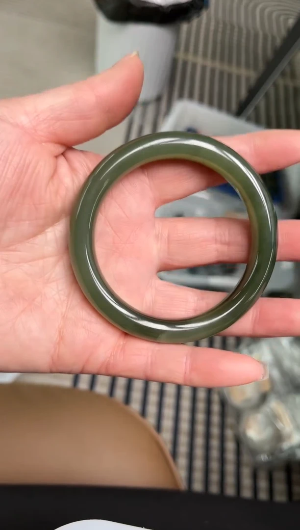 【闪购商品】和田玉手镯未镶嵌圈口57  W-26