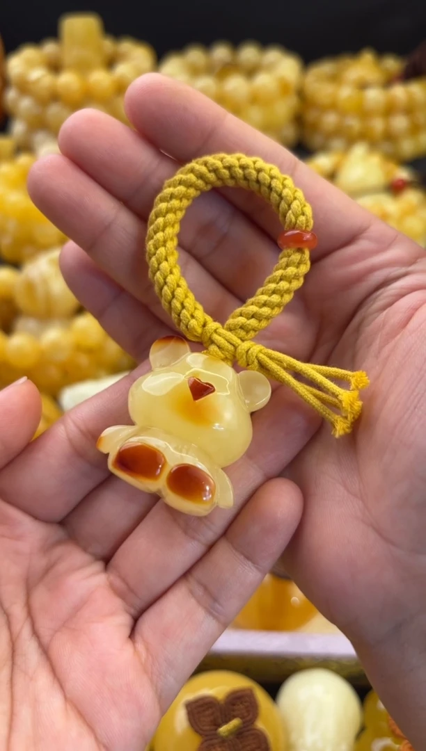 蜜蜡颈饰未镶嵌手工雕立体熊指环扣手把件