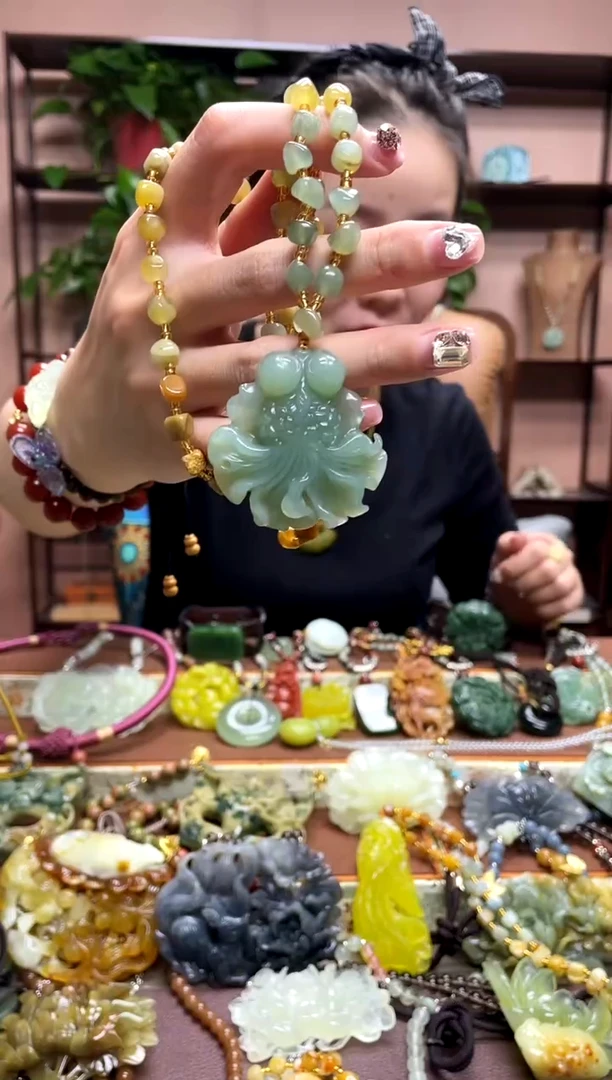 未镶嵌岫玉吊坠·