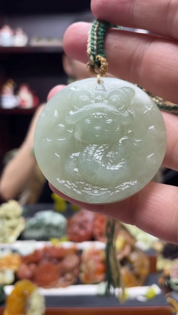 岫玉未镶嵌吊坠·