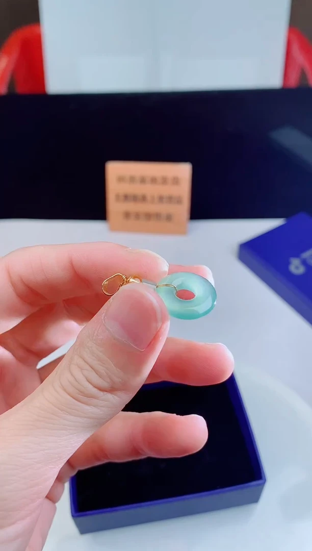 颈饰未镶嵌翡翠